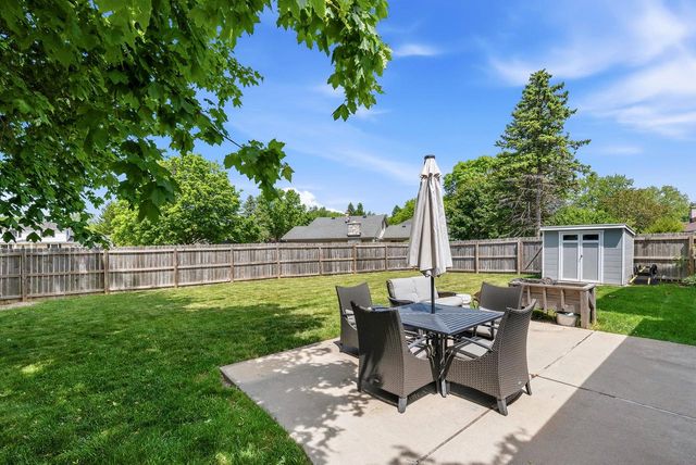 15430 W Harcove DRIVE, New Berlin, WI 53151