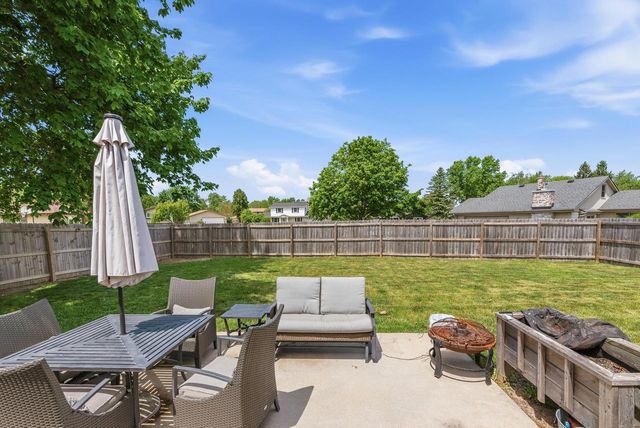 15430 W Harcove DRIVE, New Berlin, WI 53151