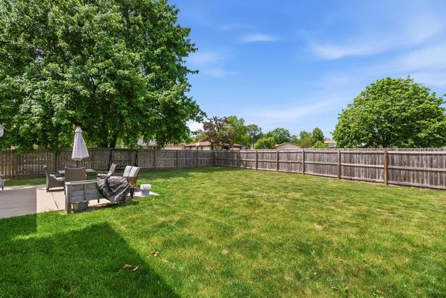 15430 W Harcove DRIVE, New Berlin, WI 53151