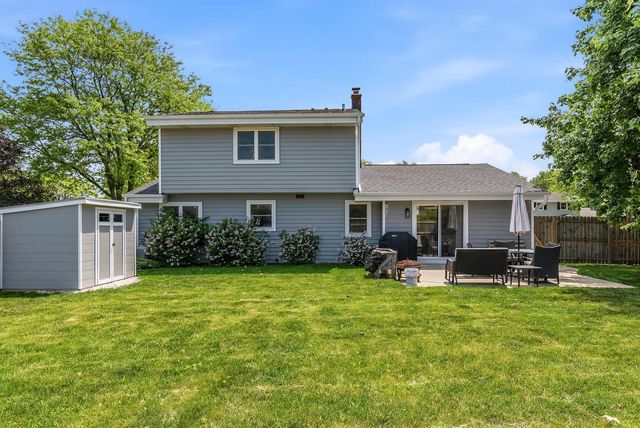 15430 W Harcove DRIVE, New Berlin, WI 53151