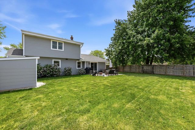 15430 W Harcove DRIVE, New Berlin, WI 53151