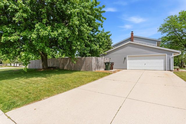 15430 W Harcove DRIVE, New Berlin, WI 53151