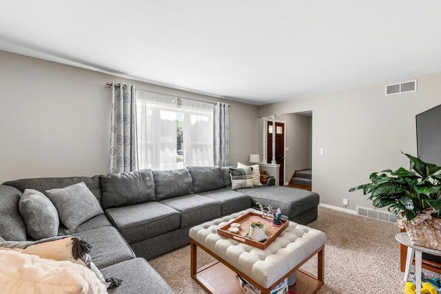 15430 W Harcove DRIVE, New Berlin, WI 53151