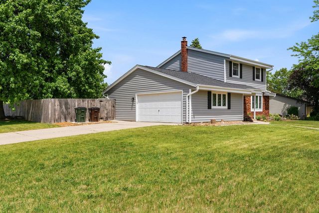 15430 W Harcove DRIVE, New Berlin, WI 53151