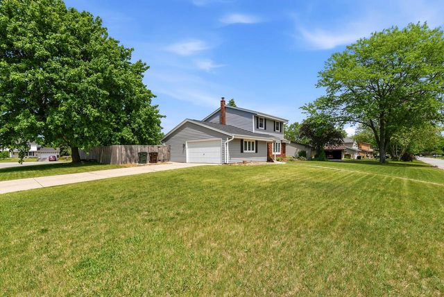 15430 W Harcove DRIVE, New Berlin, WI 53151