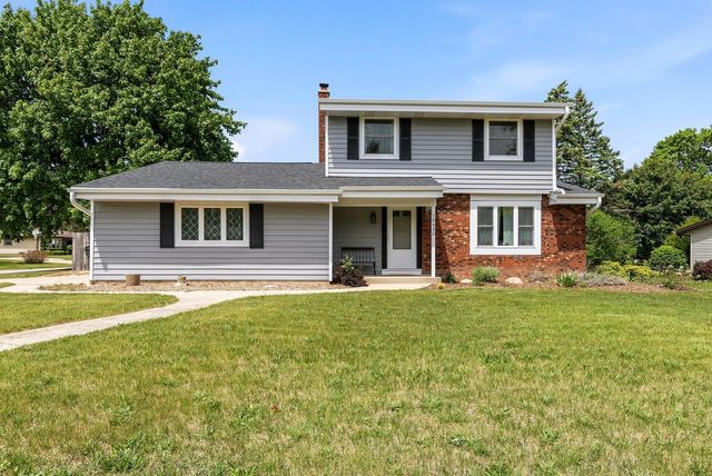 15430 W Harcove DRIVE, New Berlin, WI 53151