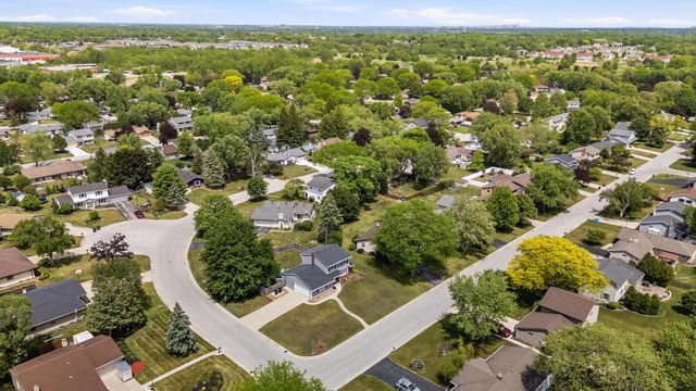 15430 W Harcove DRIVE, New Berlin, WI 53151