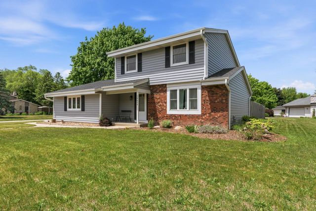 15430 W Harcove DRIVE, New Berlin, WI 53151