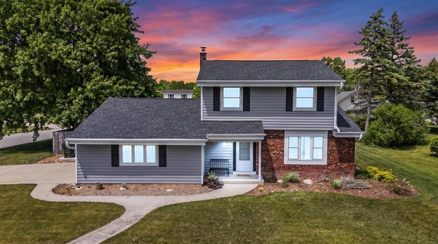 15430 W Harcove DRIVE, New Berlin, WI 53151