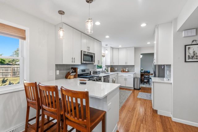 15430 W Harcove DRIVE, New Berlin, WI 53151