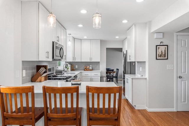 15430 W Harcove DRIVE, New Berlin, WI 53151