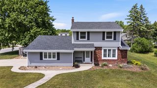 15430 W Harcove DRIVE, New Berlin, WI 53151