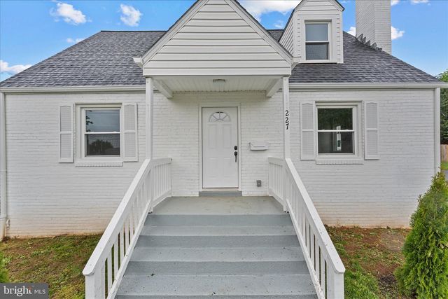 227 MANASSAS AVE, Front Royal, VA 22630