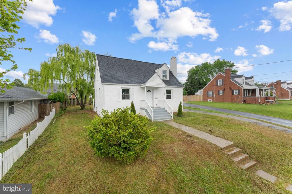 227 MANASSAS AVE, Front Royal, VA 22630