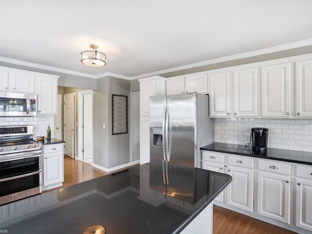 48670 Arnold Drive, Macomb Twp, MI 48044