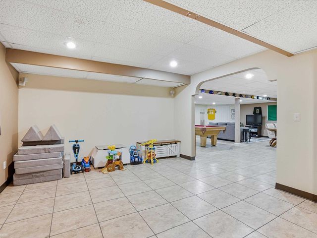 48670 Arnold Drive, Macomb Twp, MI 48044