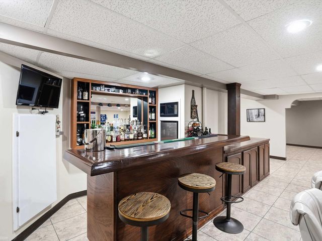 48670 Arnold Drive, Macomb Twp, MI 48044