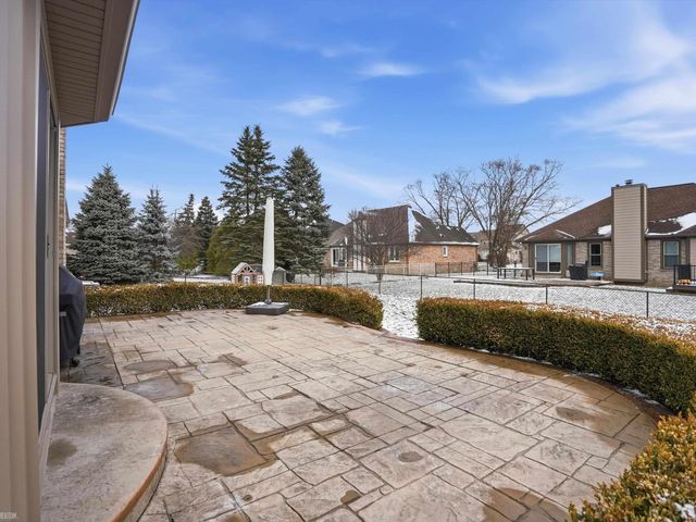 48670 Arnold Drive, Macomb Twp, MI 48044