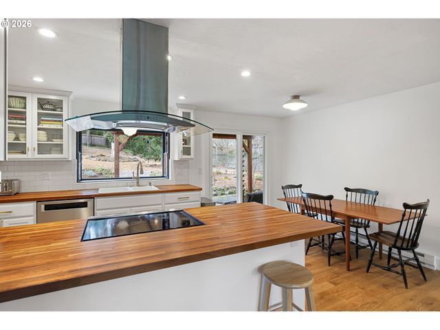 4680 W HILLSIDE Dr, Eugene, OR 97405