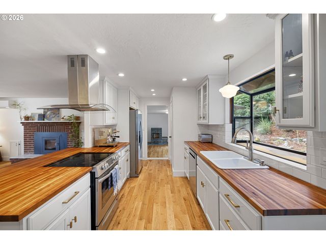 4680 W HILLSIDE Dr, Eugene, OR 97405