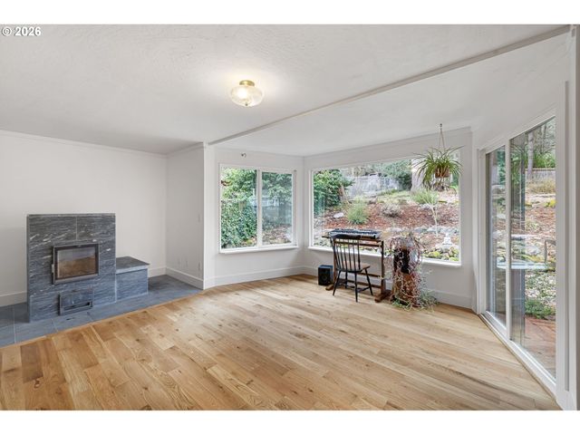 4680 W HILLSIDE Dr, Eugene, OR 97405