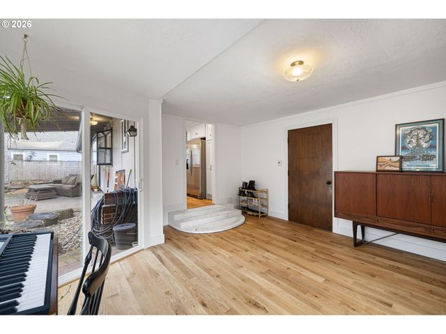 4680 W HILLSIDE Dr, Eugene, OR 97405