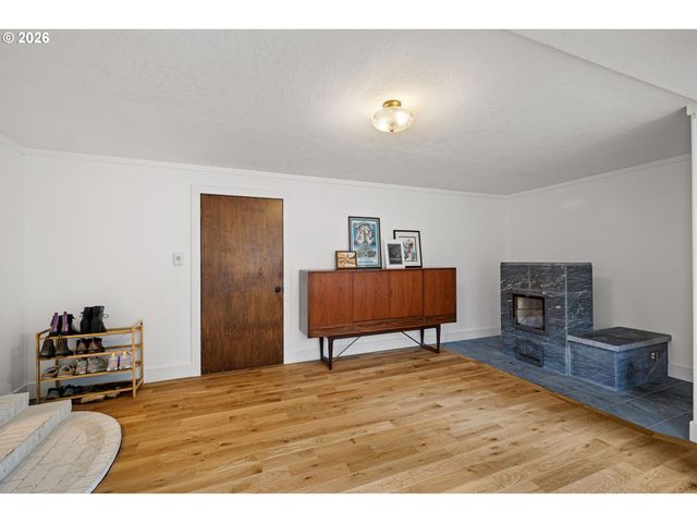 4680 W HILLSIDE Dr, Eugene, OR 97405