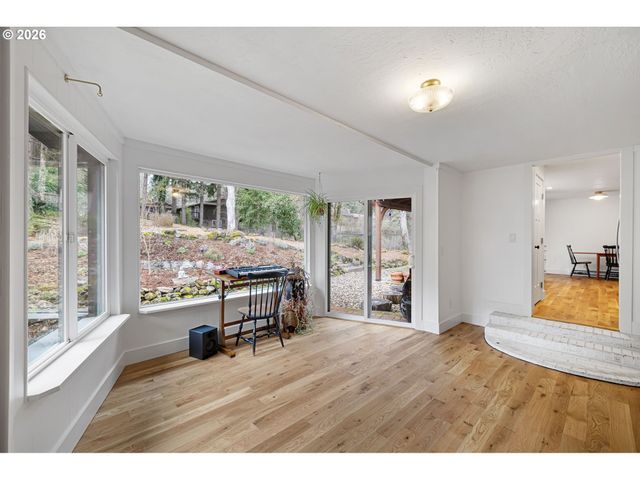 4680 W HILLSIDE Dr, Eugene, OR 97405