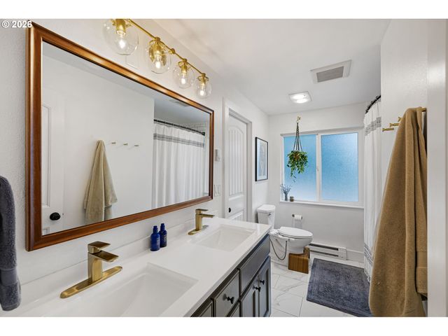 4680 W HILLSIDE Dr, Eugene, OR 97405