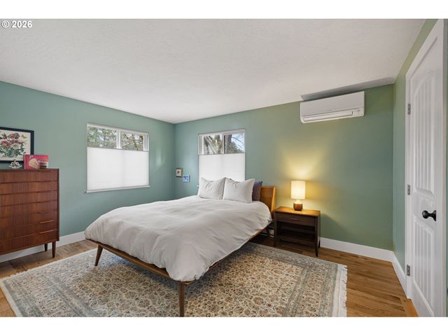 4680 W HILLSIDE Dr, Eugene, OR 97405