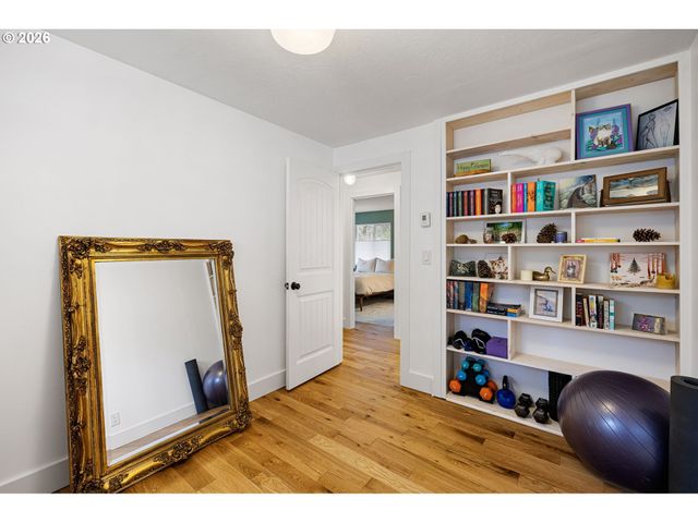 4680 W HILLSIDE Dr, Eugene, OR 97405