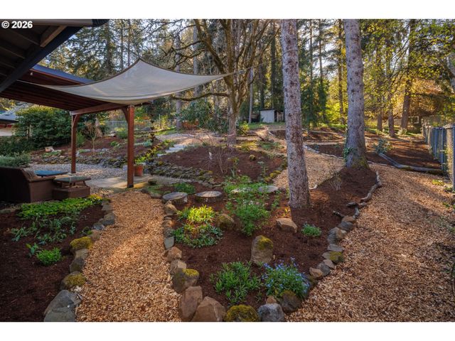 4680 W HILLSIDE Dr, Eugene, OR 97405