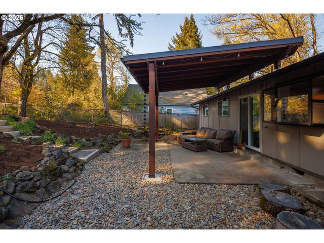 4680 W HILLSIDE Dr, Eugene, OR 97405