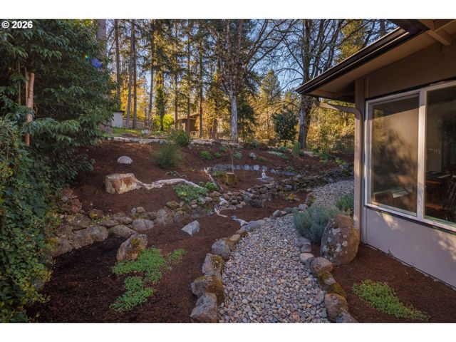 4680 W HILLSIDE Dr, Eugene, OR 97405