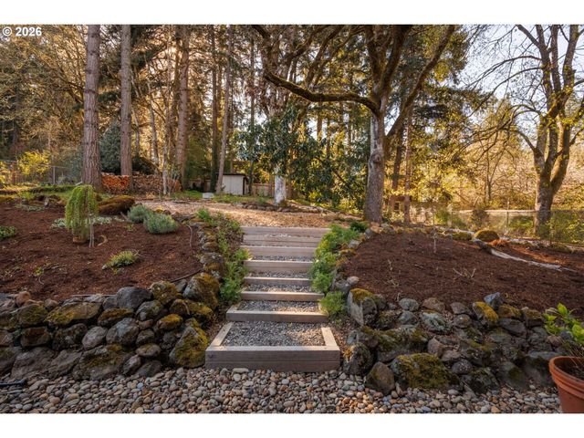 4680 W HILLSIDE Dr, Eugene, OR 97405