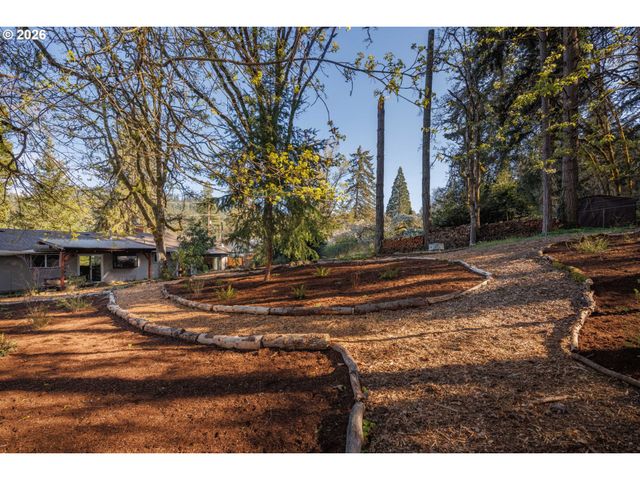 4680 W HILLSIDE Dr, Eugene, OR 97405