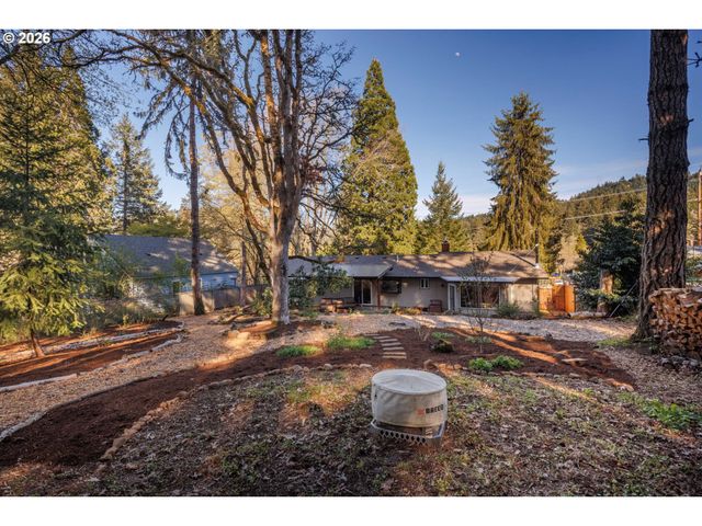 4680 W HILLSIDE Dr, Eugene, OR 97405