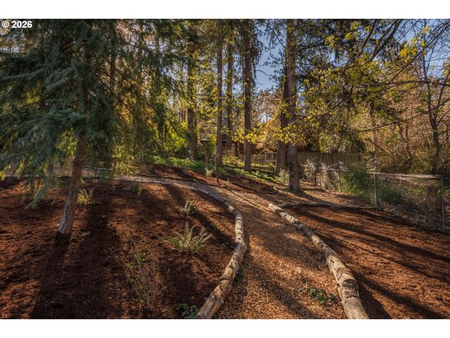 4680 W HILLSIDE Dr, Eugene, OR 97405