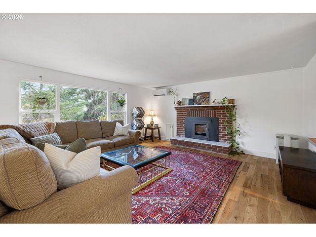 4680 W HILLSIDE Dr, Eugene, OR 97405