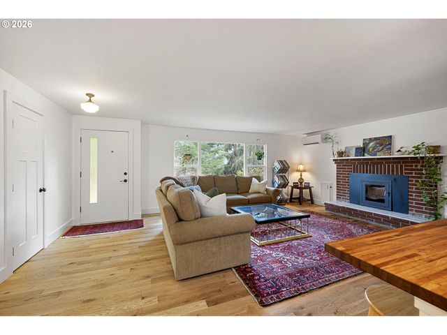 4680 W HILLSIDE Dr, Eugene, OR 97405