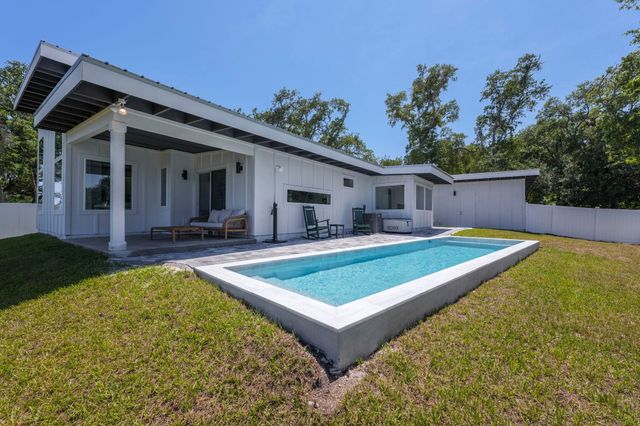 26 Poinciana Cove Rd, St Augustine, FL 32084