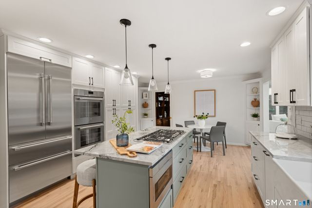 32 Silver Ridge Common, Weston, CT 06883