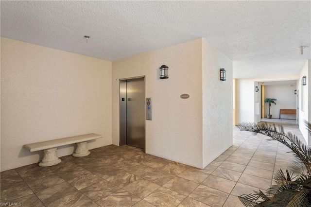 5702 Cape Harbour DR 102, Cape Coral, FL 33914