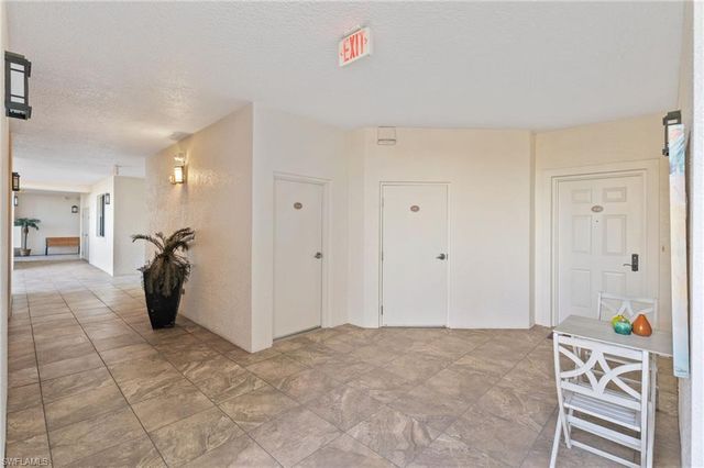 5702 Cape Harbour DR 102, Cape Coral, FL 33914
