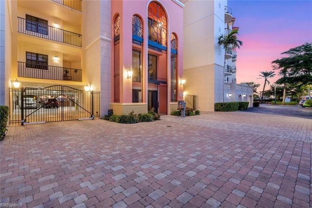 5702 Cape Harbour DR 102, Cape Coral, FL 33914