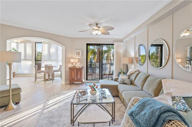 5702 Cape Harbour DR 102, Cape Coral, FL 33914