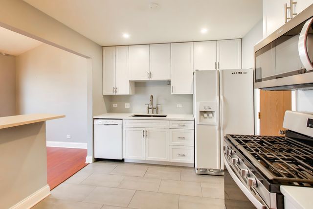 10 Waterbury Lane M2, Schaumburg, IL 60193