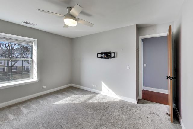 10 Waterbury Lane M2, Schaumburg, IL 60193