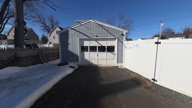 24 Hampden St, West Springfield, MA 01089