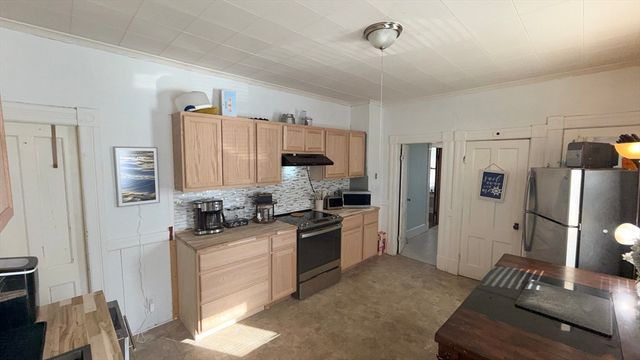 24 Hampden St, West Springfield, MA 01089